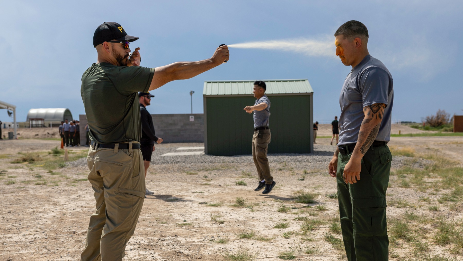 Борцы с беспределом или головорезы Трампа: как иммиграционная полиция расколола США