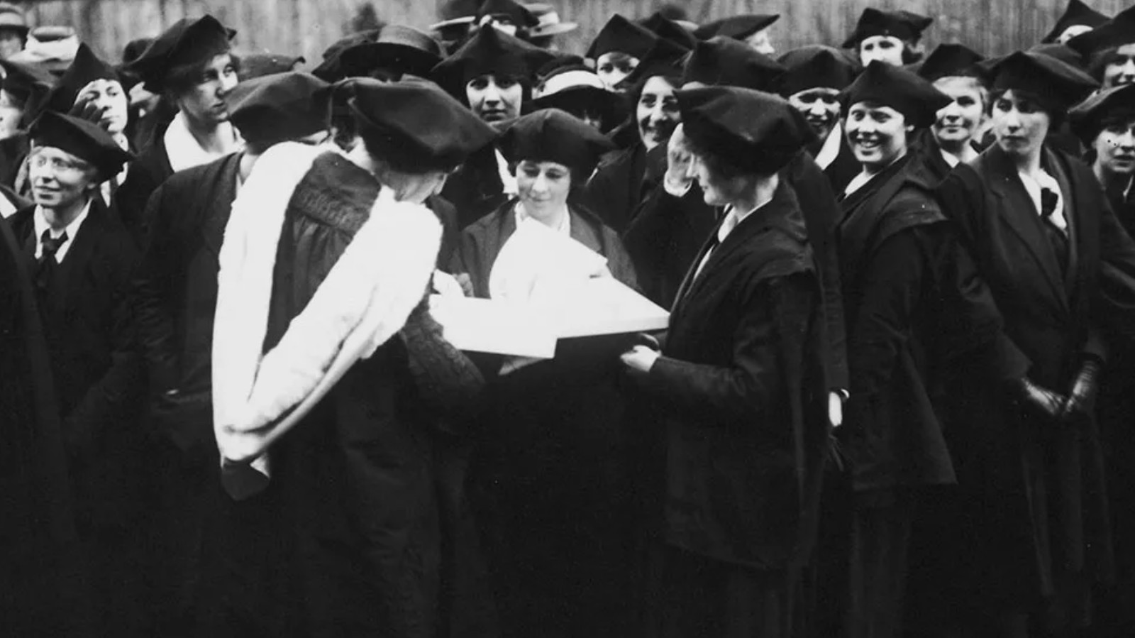 Восьмерки: как жили и учились первые студентки Оксфорда