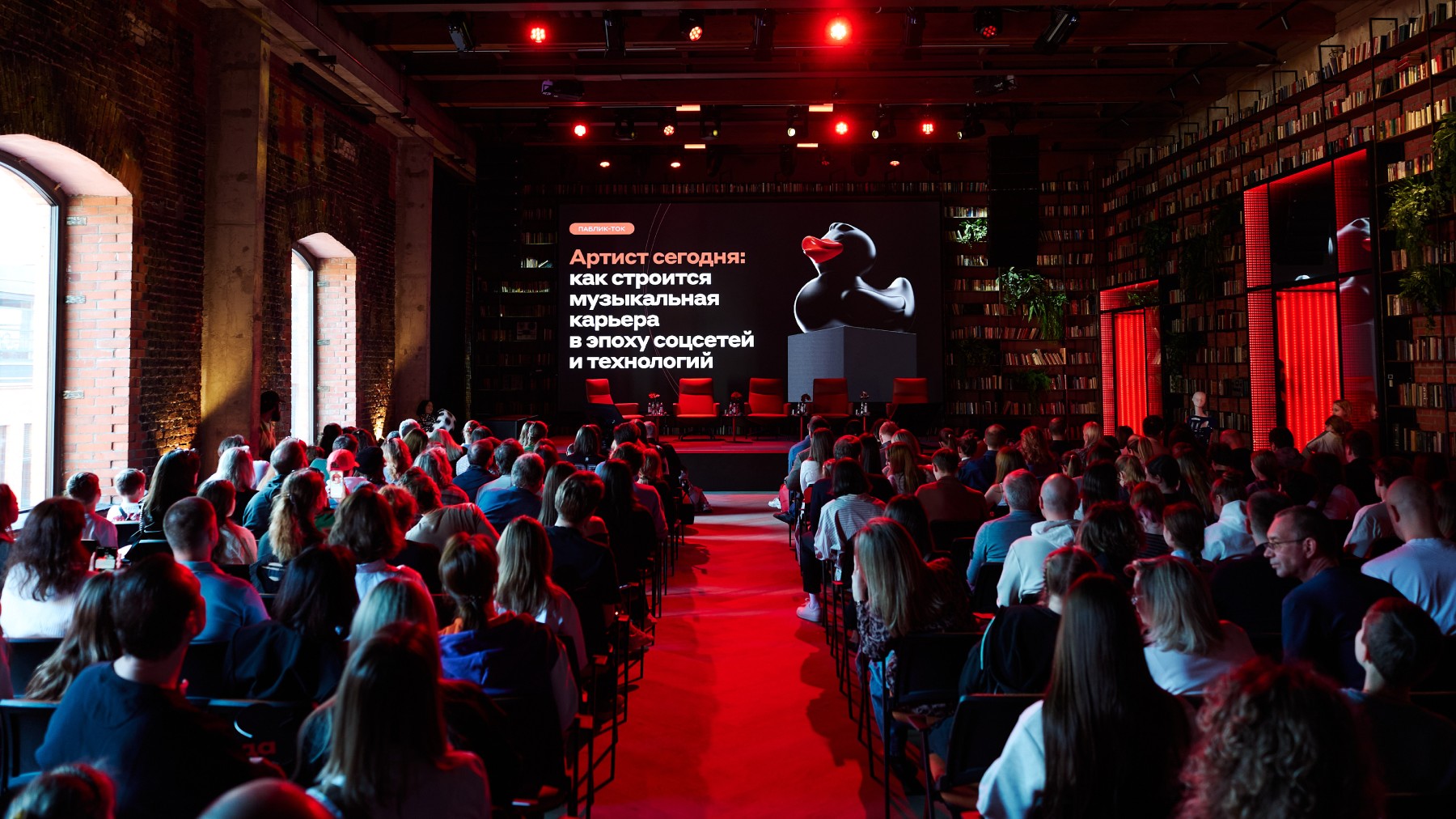 Неделя потребления: события модной индустрии, дискуссии о музыке и подготовка к Пасхе