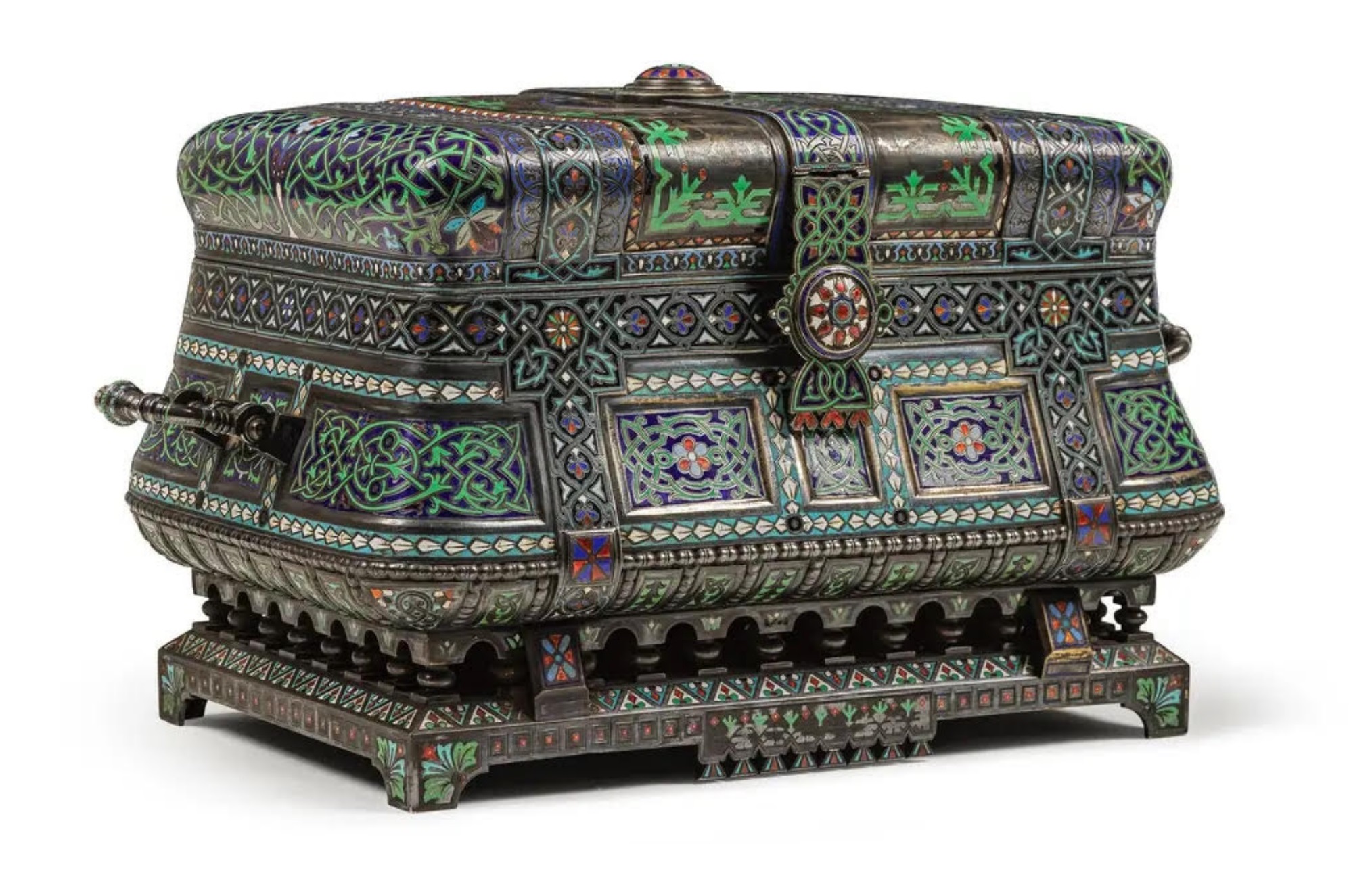 Зеркала Сен-Лорана за $33,5 млн и суровый стиль на бутылке: новости мира искусства