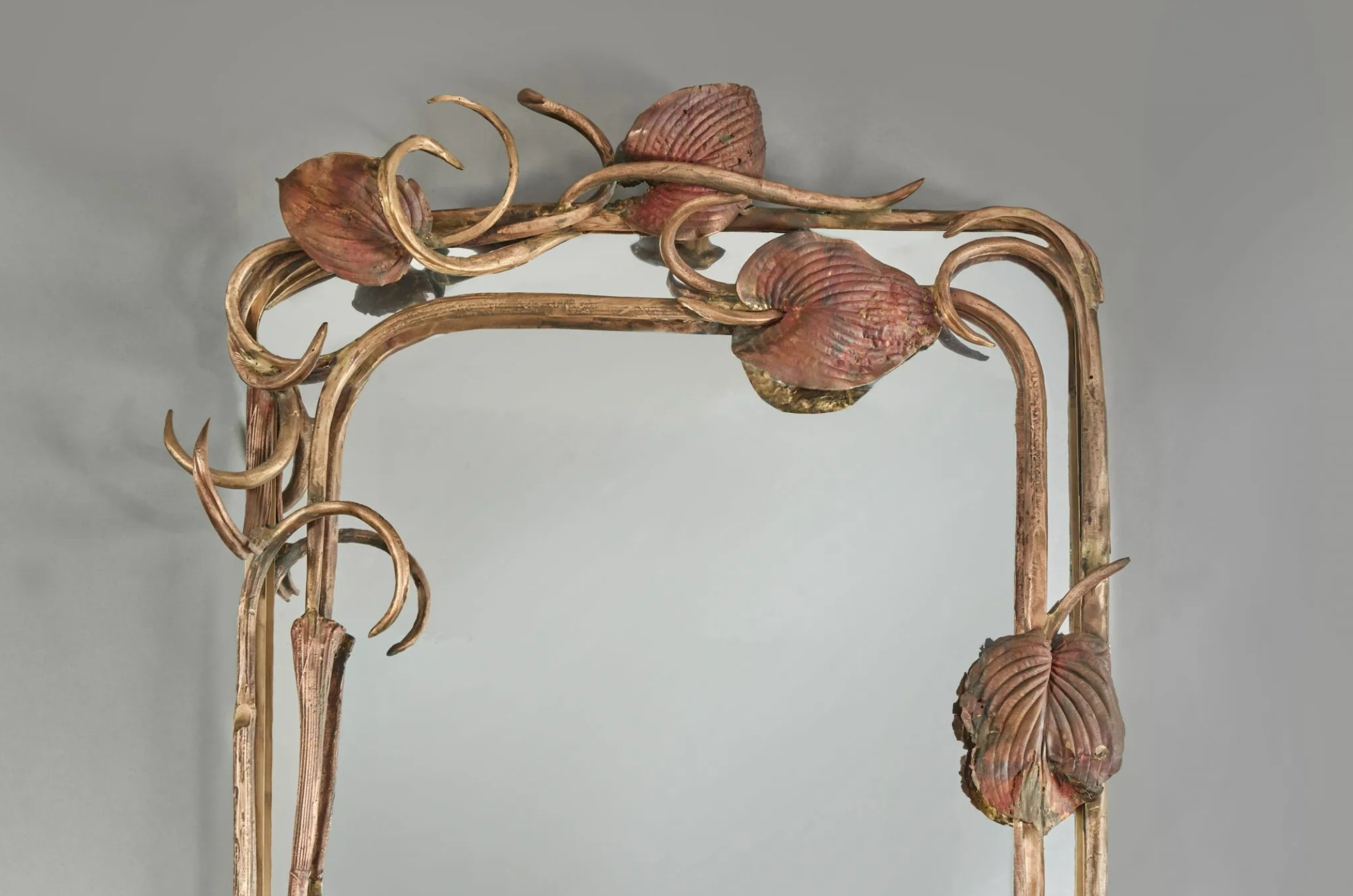 Зеркала Ива Сен-Лорана снова на торгах