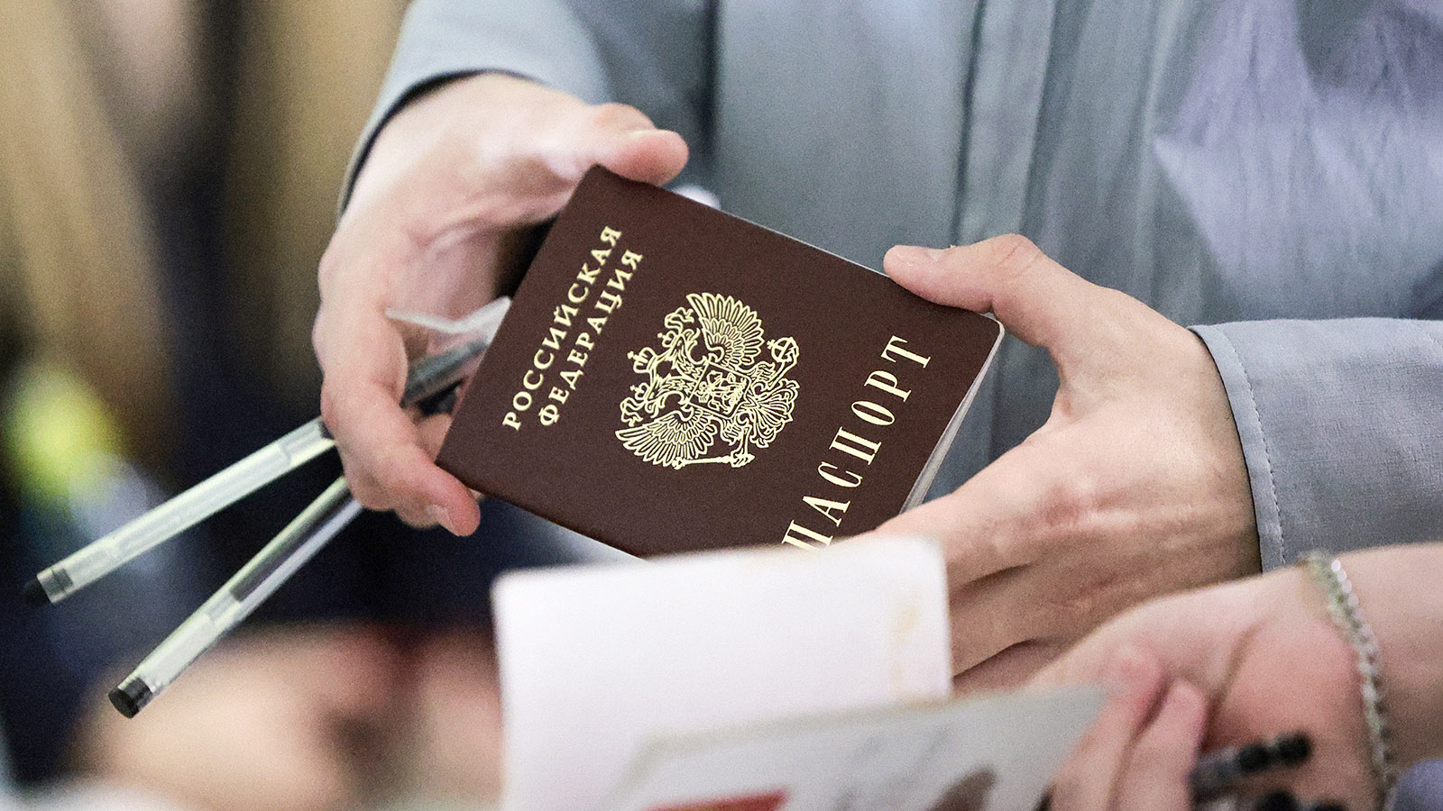 Вне зоны: банки лишились доступа к паспортным данным клиентов через базу МВД