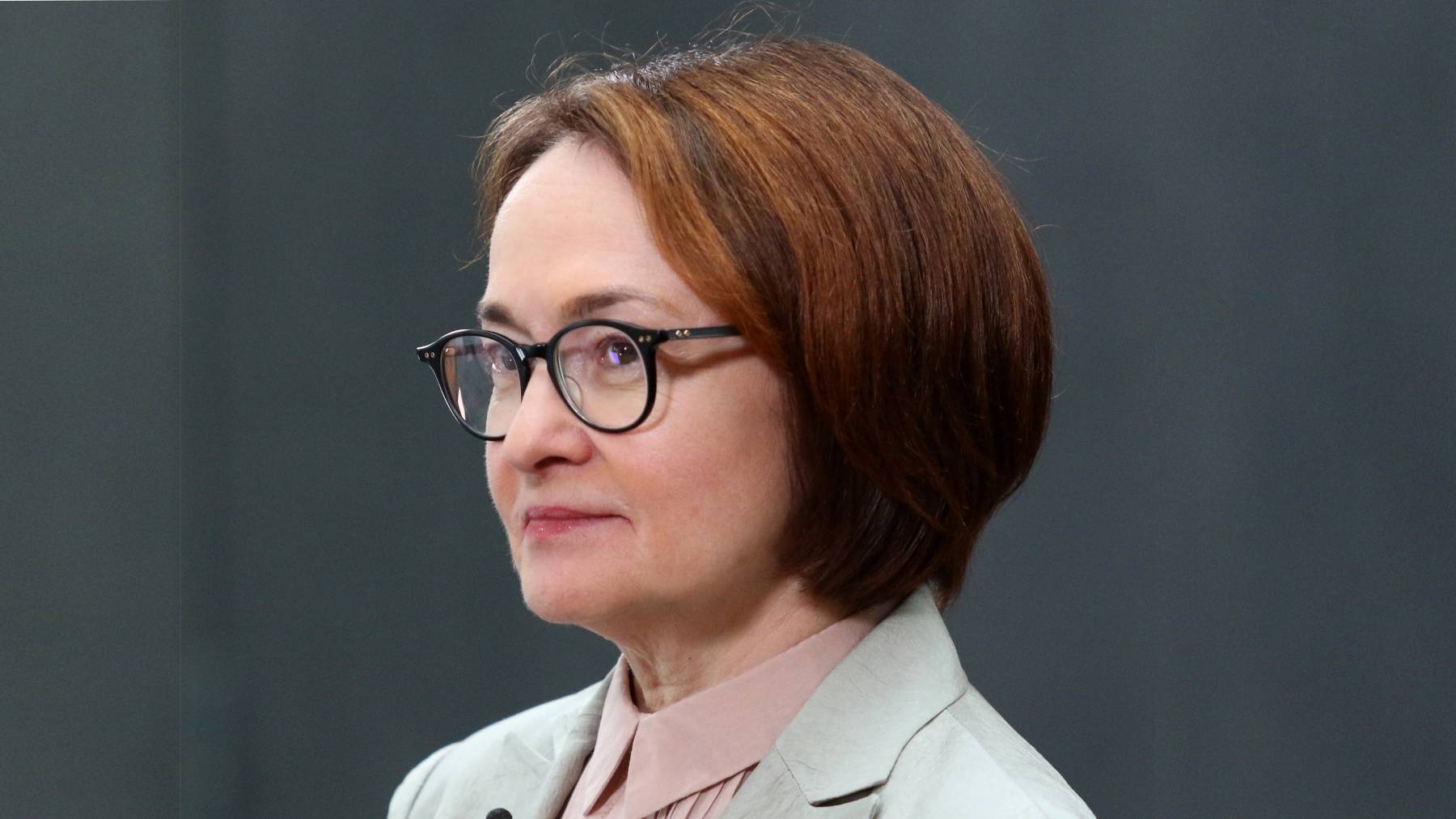 Подарок оптимистам: почему ЦБ снизил ключевую ставку в условиях скачка цен