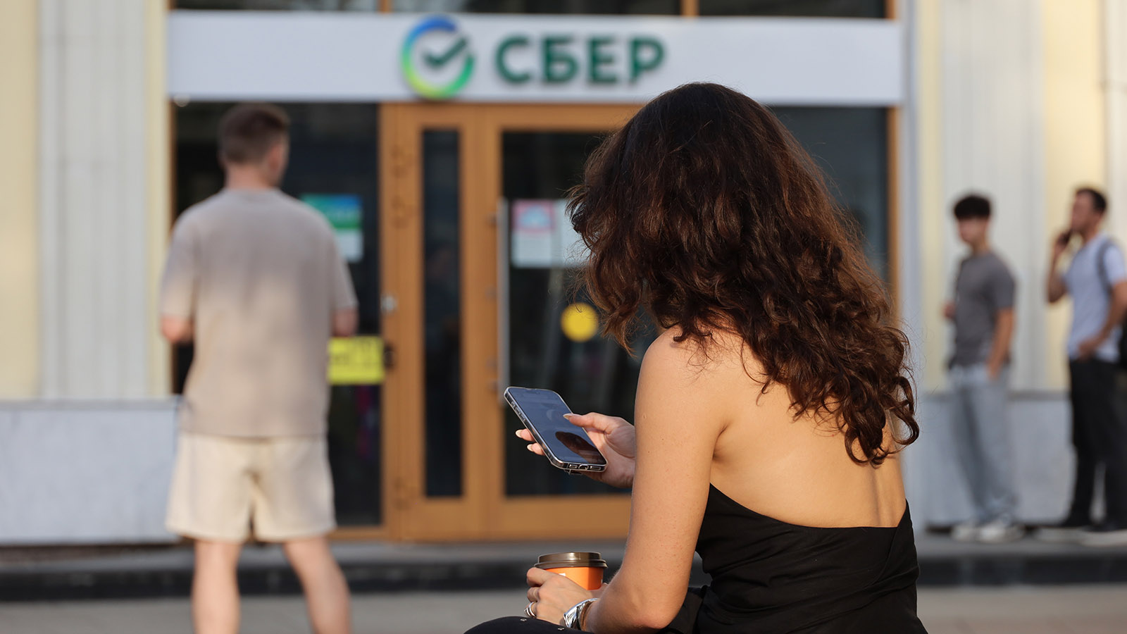 Виртуальный оператор «Сбербанк-Телеком» может начать работать на сети «Вымпелкома»