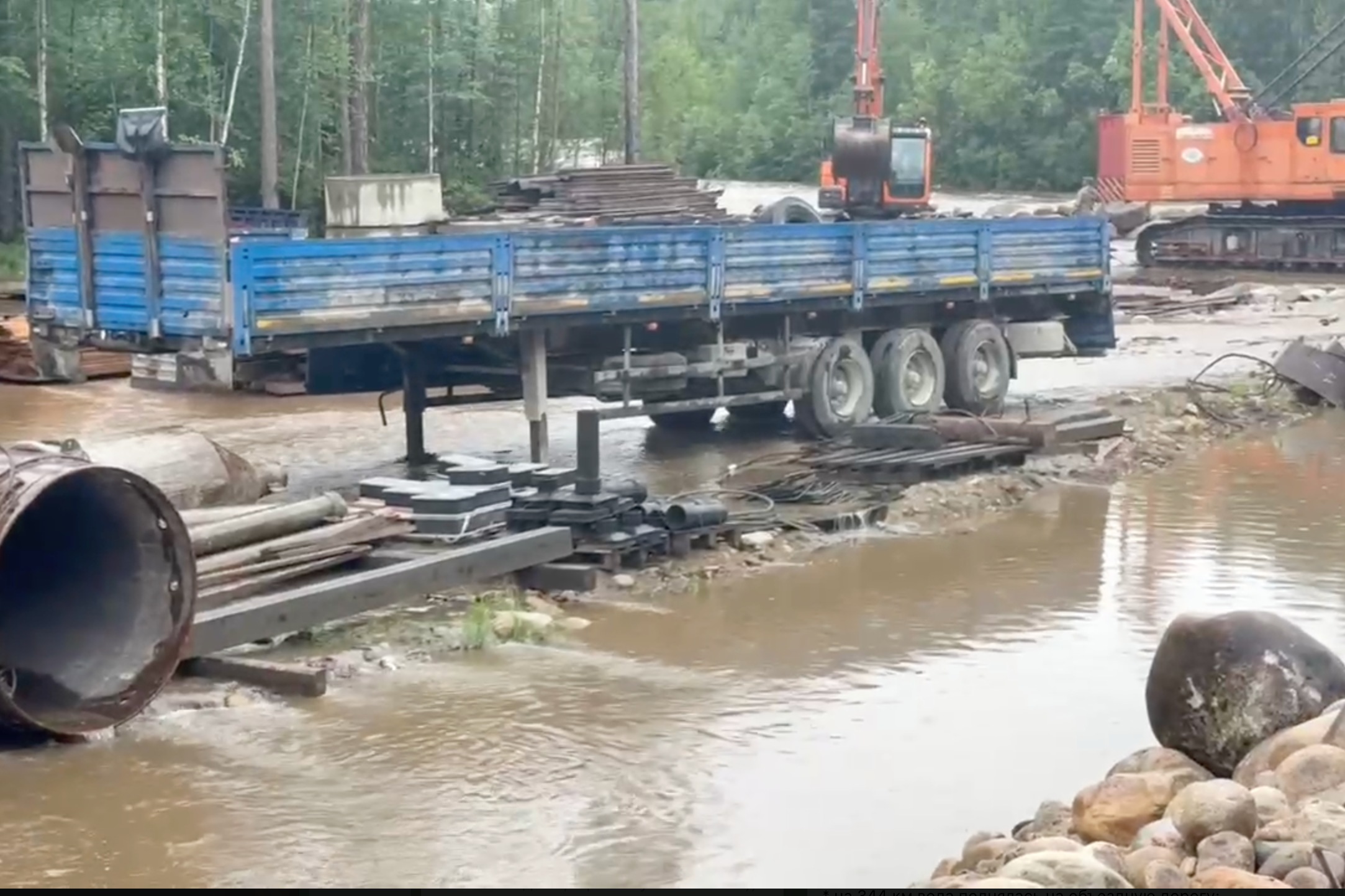 Размытые дороги в городе Бодайбо (Иркутская область)