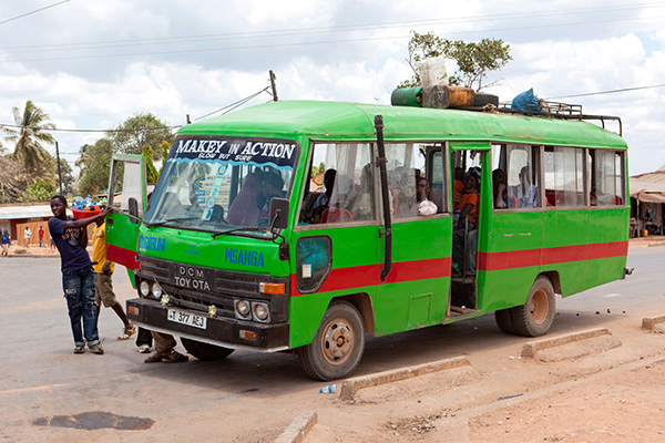 В Танзании небольшие частные автобусы полностью вытеснили обычные