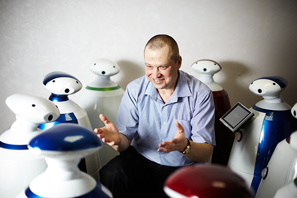 Роботы RBot Алексея Князева умеют многое, даже «учиться» в обычной школе