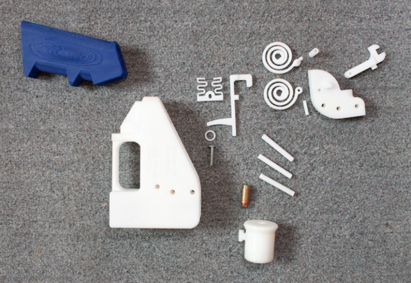 16 деталей 3D-пистолета и патрон