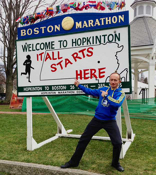 Город Хопкинтон - место старта Бостонского марафона. На фото - Дмитрий Орлов