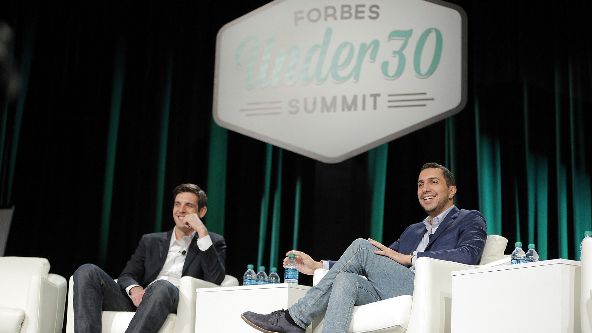 Корреспондент Forbes Стивен Бертони и основатель Tinder Шон Рэд на саммите Forbes 30 Under 30, октябрь 2014 года