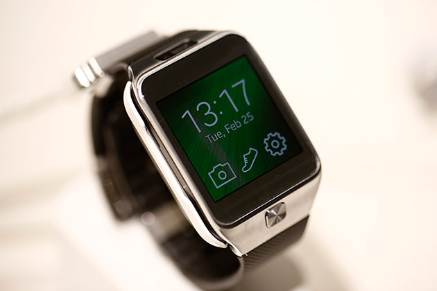 Второе поколение умных часов Samsung Galaxy Gear – попытка компании разом снять накопившиеся к первой версии устройства претензии